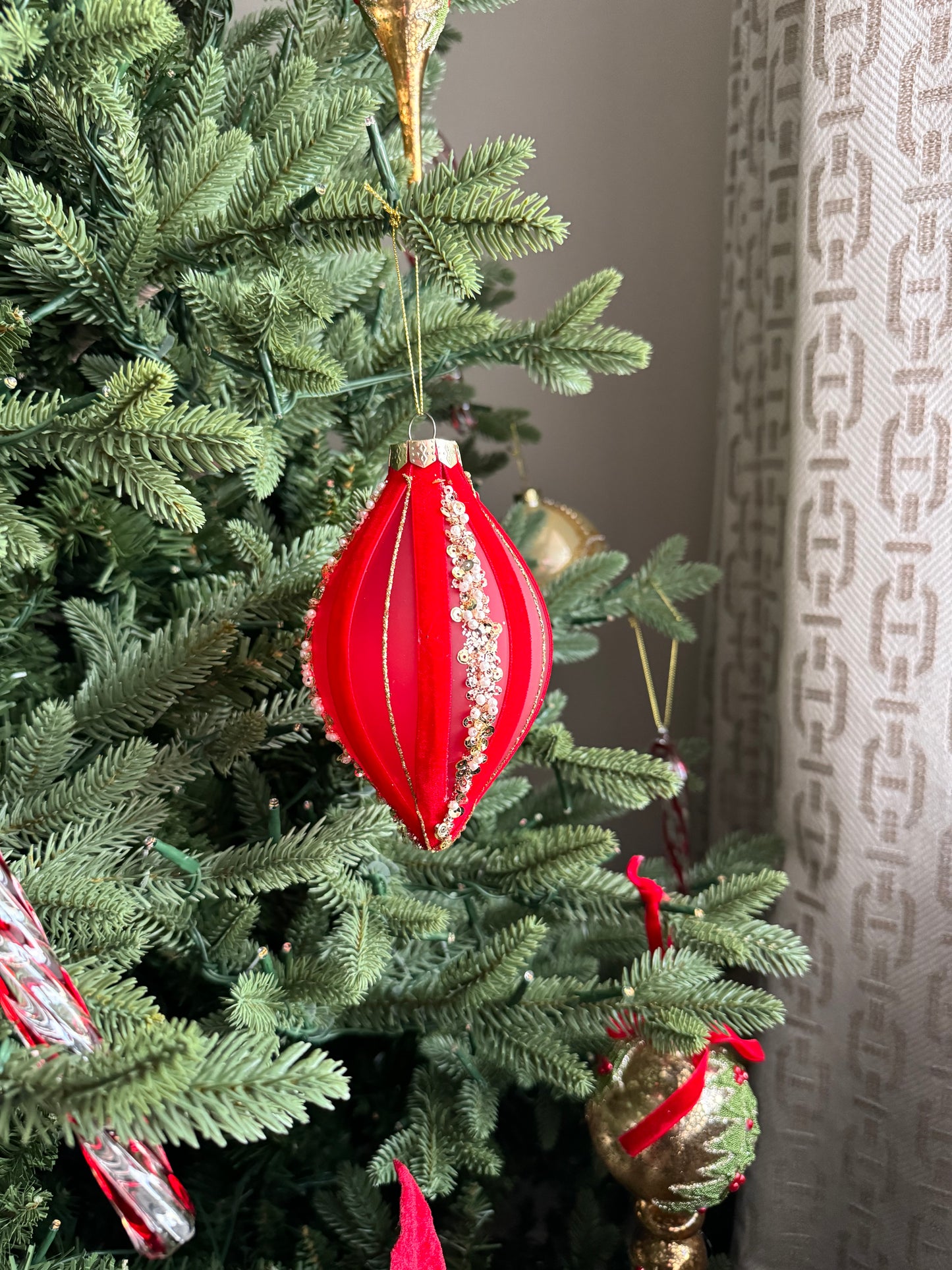 Finial Bauble in Red Velvet with Jewels