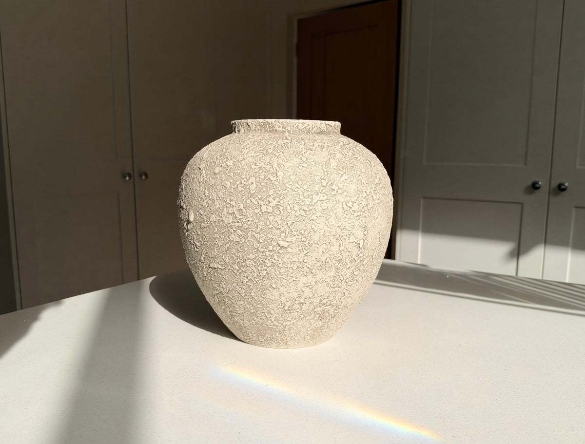 The Cotswold – Natural Stone-Effect Metal Vase, 28cm