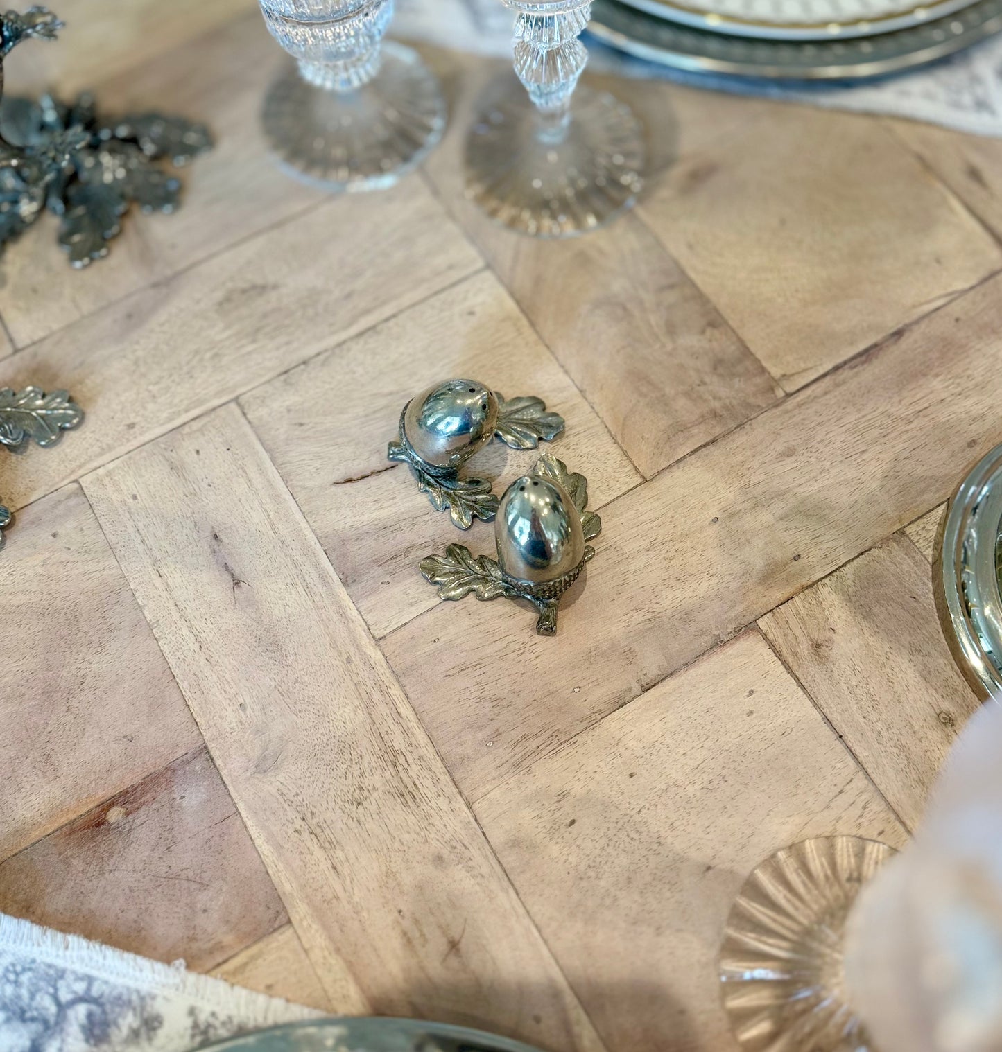 Acorn Salt and Pepper Shaker Set in Pewter