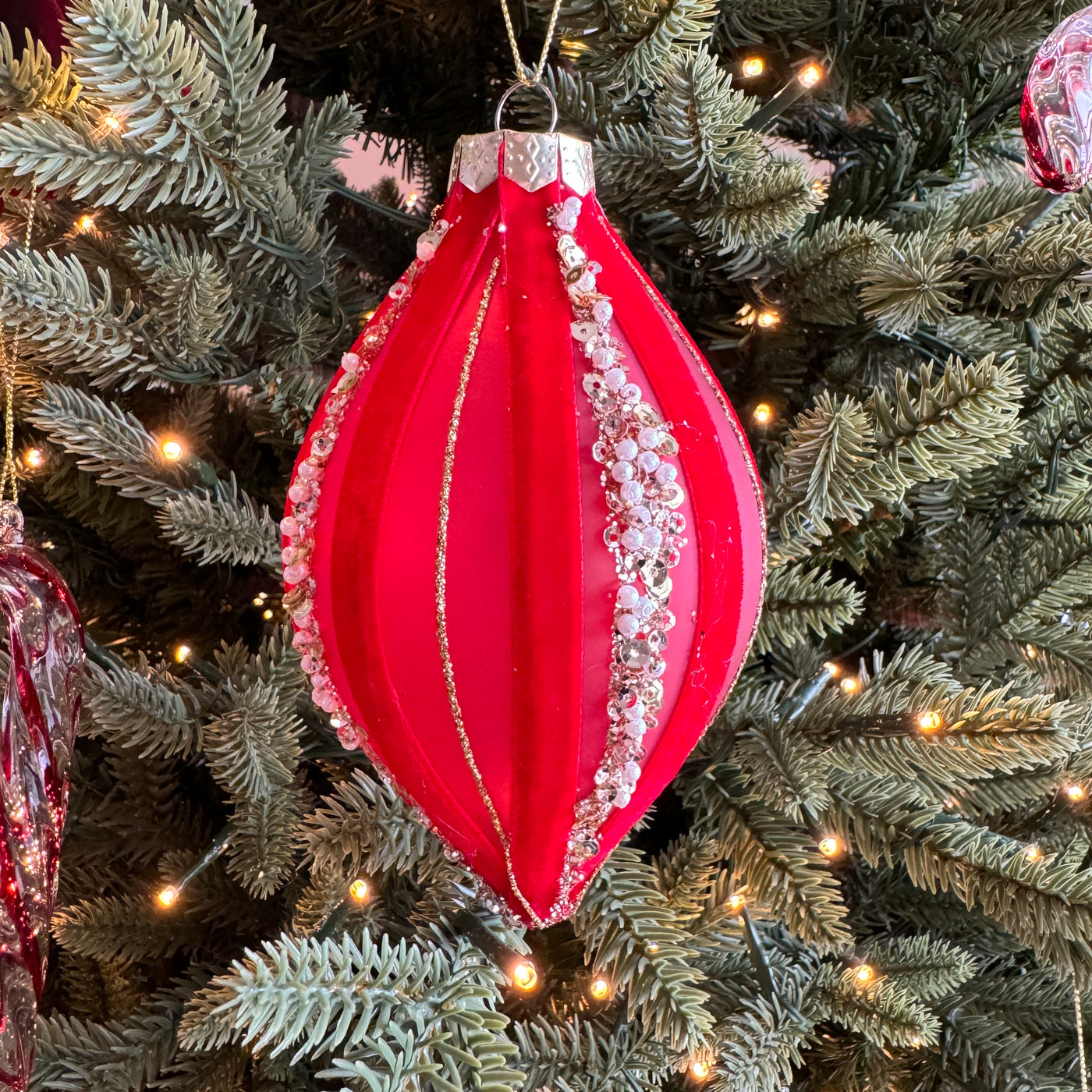 Finial Bauble in Red Velvet with Jewels