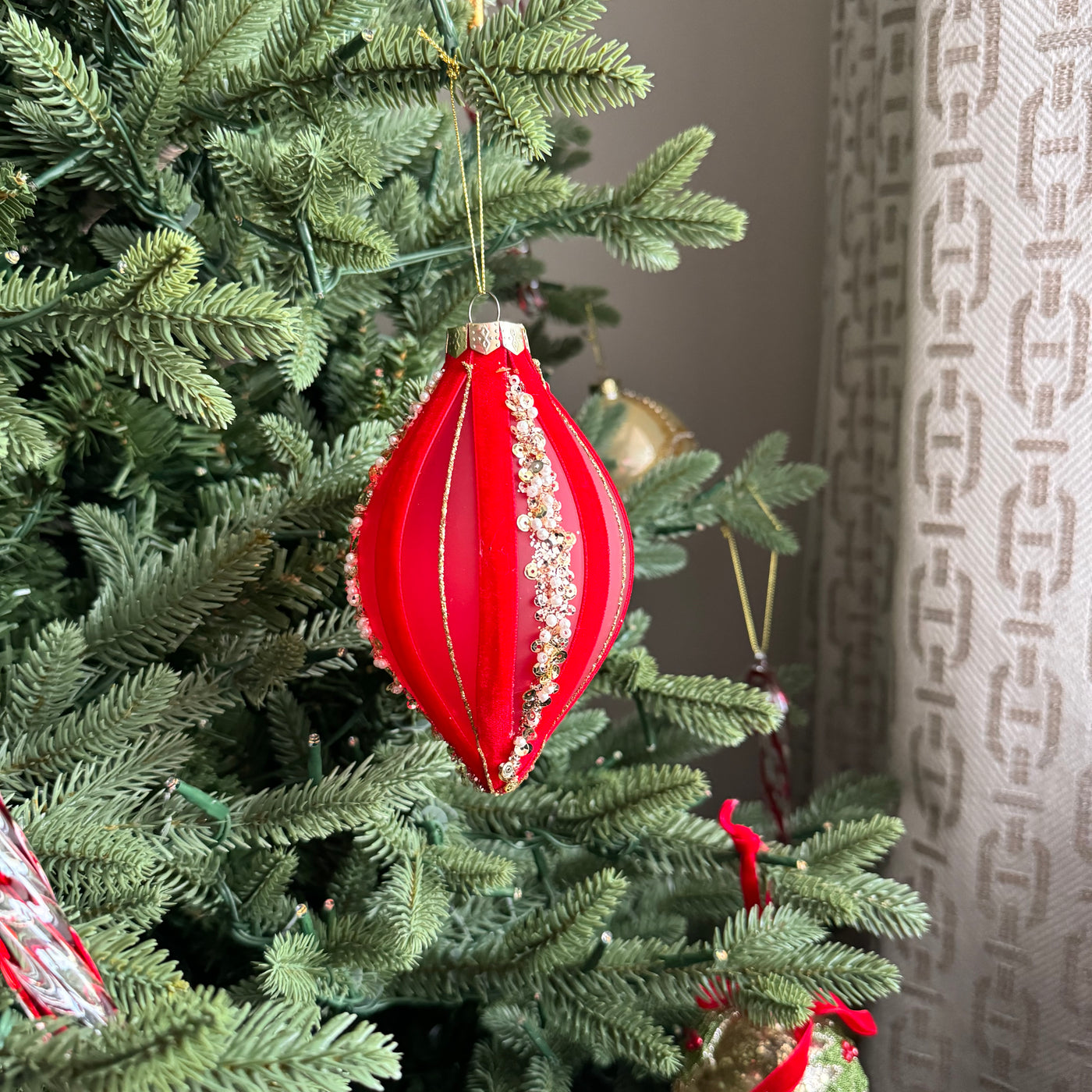 Finial Bauble in Red Velvet with Jewels