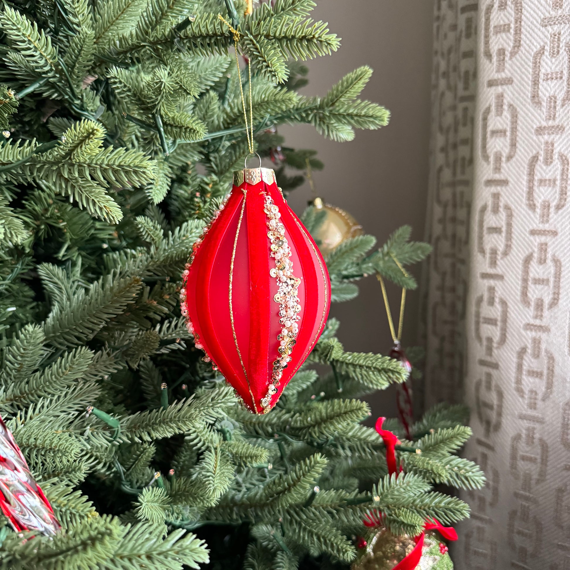 Finial Bauble in Red Velvet with Jewels