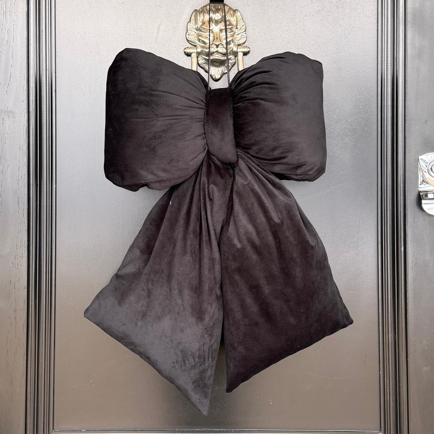 Elegant Plush Bow in Black – Extra Large, Large, Medium – Large (35cm)