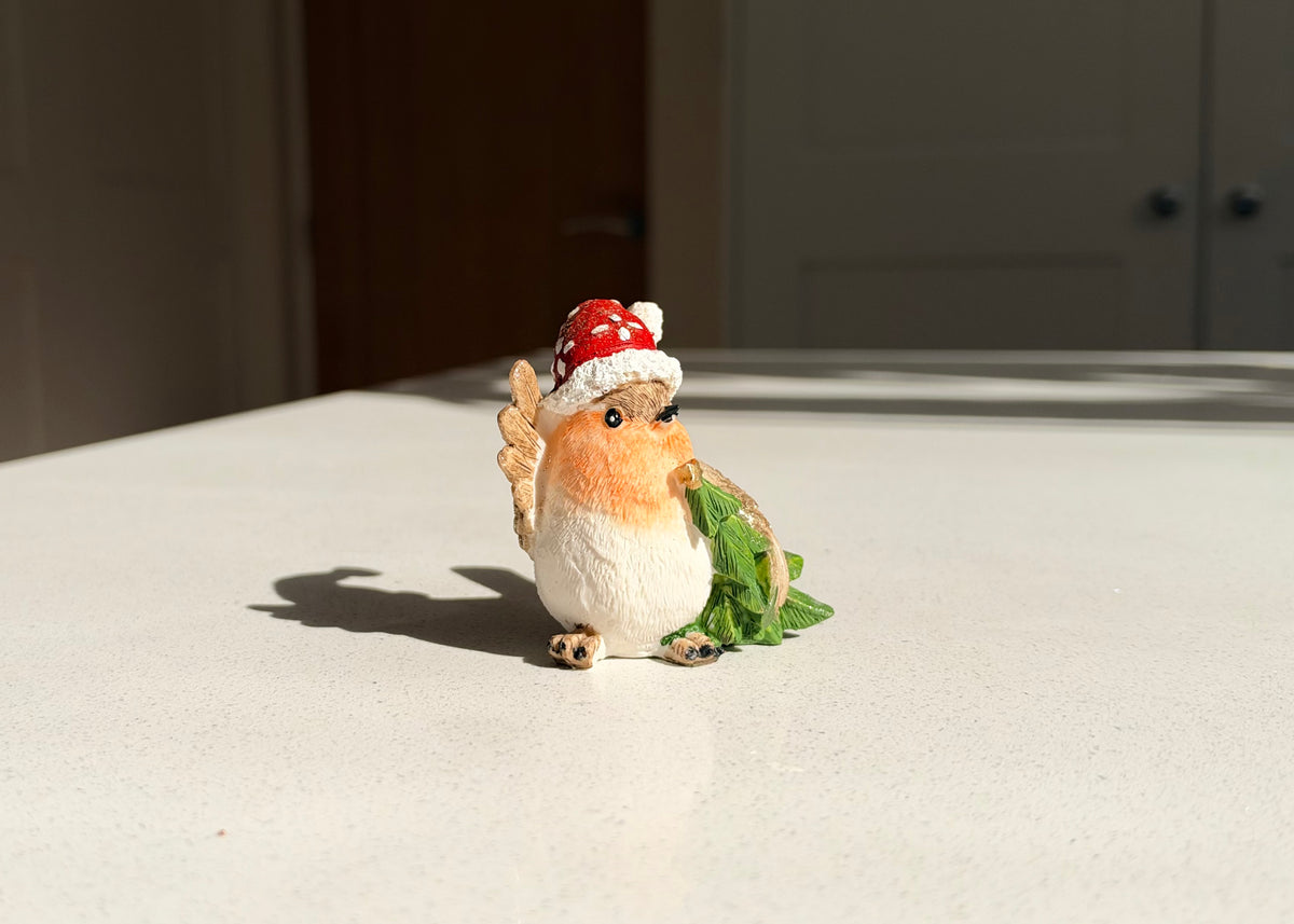 The Woodland Robin – Resin Robin with Christmas Tree Ornament, 7cm