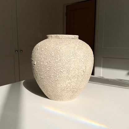The Cotswold – Natural Stone-Effect Metal Vase, 28cm