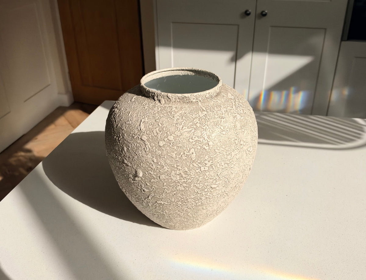 The Cotswold – Natural Stone-Effect Metal Vase, 28cm