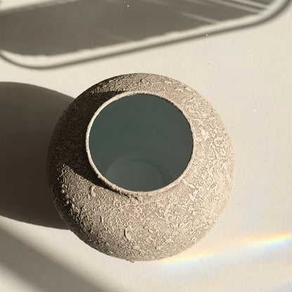 The Cotswold – Natural Stone-Effect Metal Vase, 28cm
