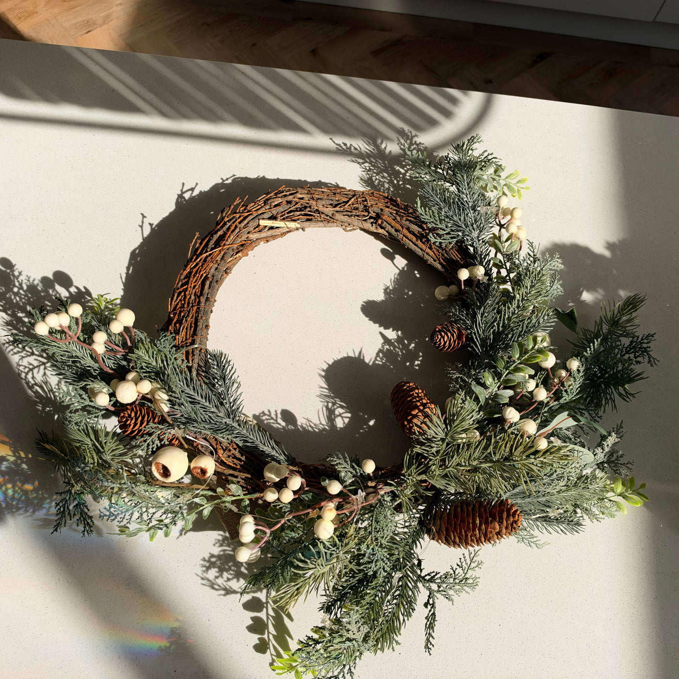 The Snowberry – Handmade Light-Up Neutral Christmas Wreath, 50cm