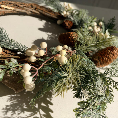 The Snowberry – Handmade Light-Up Neutral Christmas Wreath, 50cm