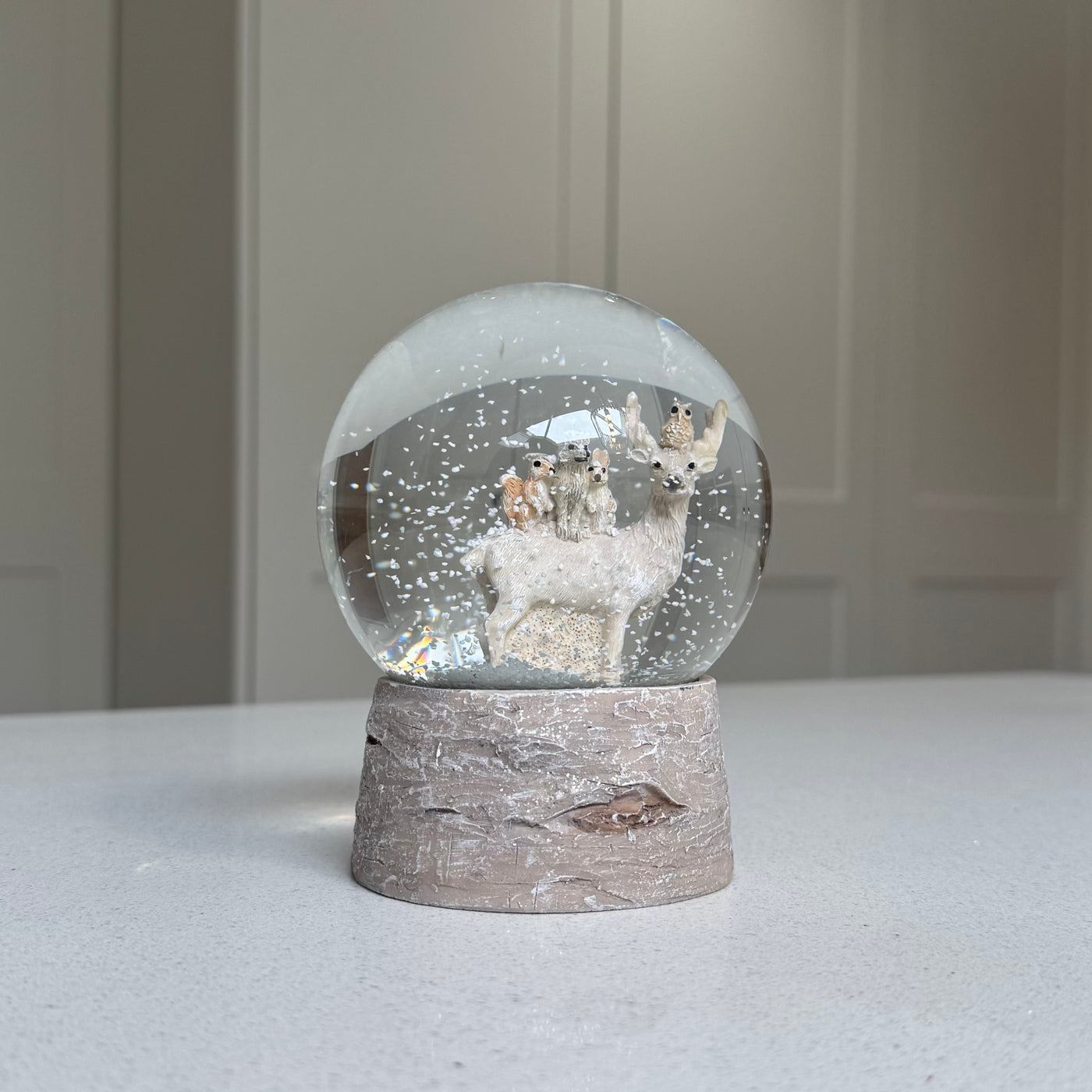 Forest Friends Reindeer Christmas Snow Globe – 14cm