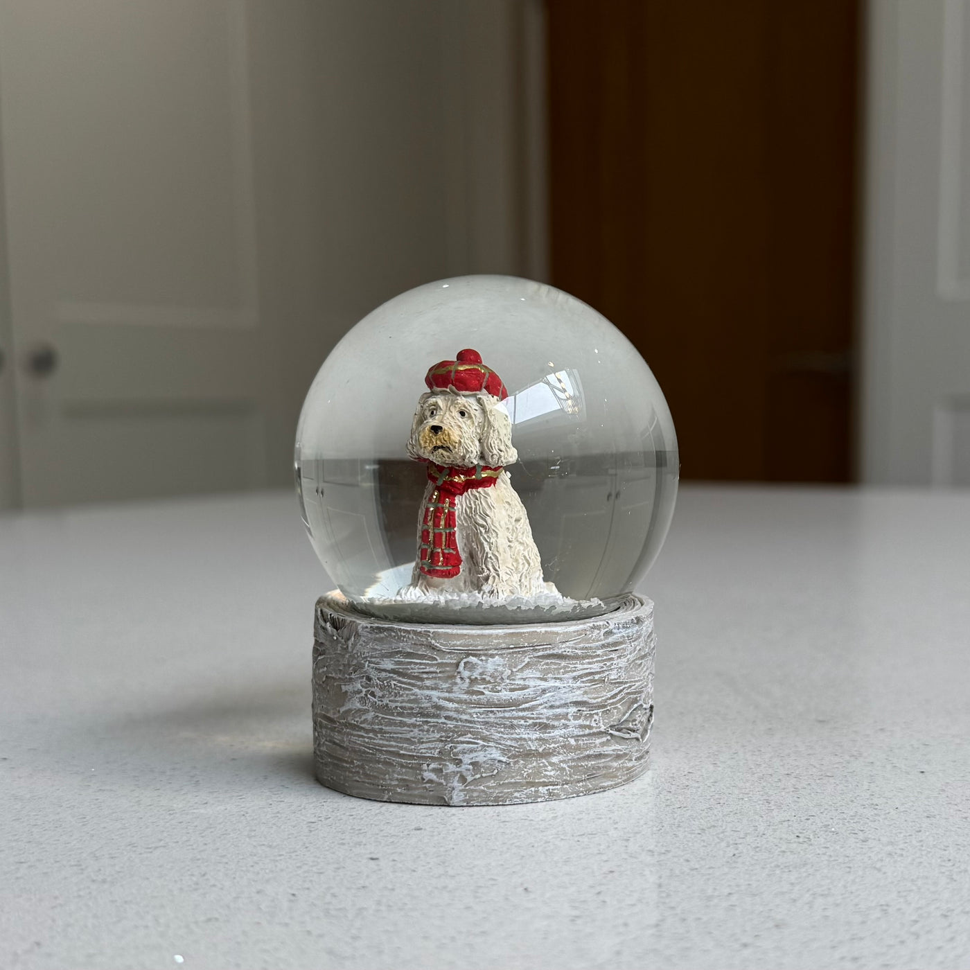 Mini Festive Dog Christmas Snow Globe – 8.5cm