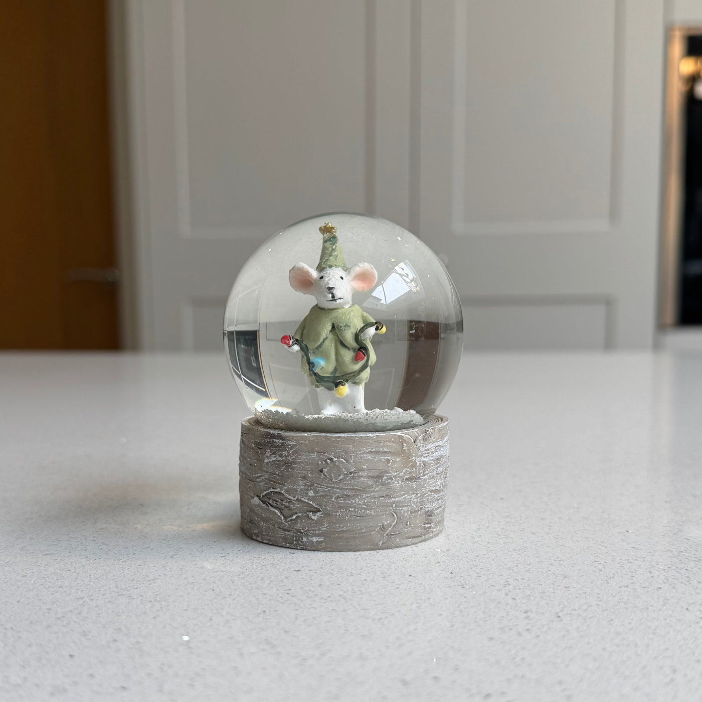 Mini Mouse with Christmas Lights Snow Globe – 8.5cm