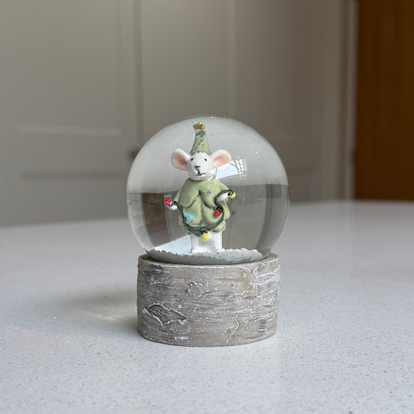 Mini Mouse with Christmas Lights Snow Globe – 8.5cm