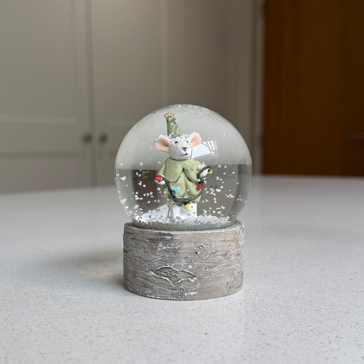 Mini Mouse with Christmas Lights Snow Globe – 8.5cm