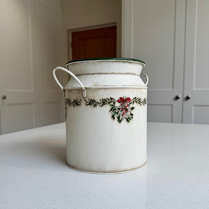 Metal Christmas Vase Planter with Mistletoe & Double Handles – 19cm