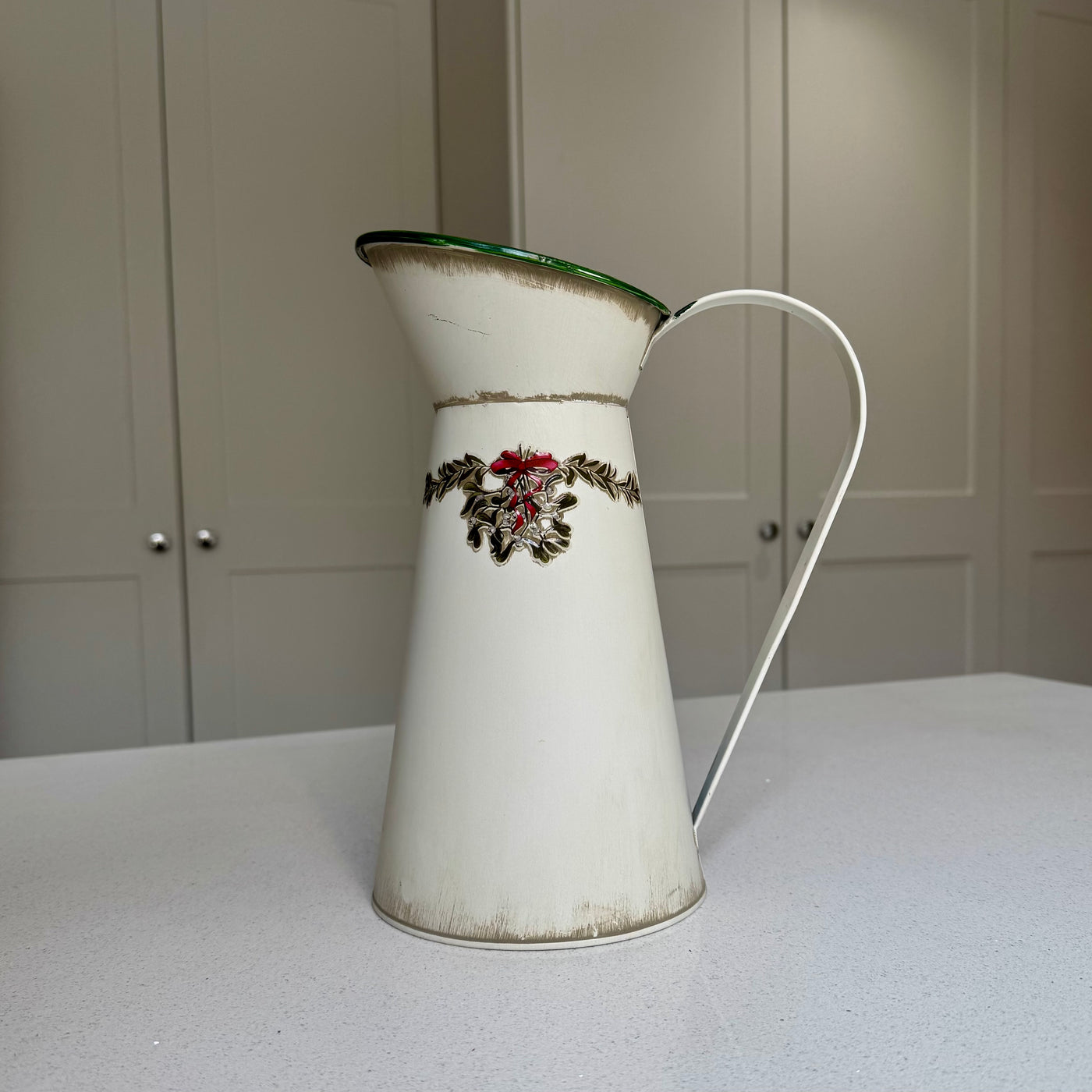 Metal Christmas Jug Vase with Mistletoe – 27cm