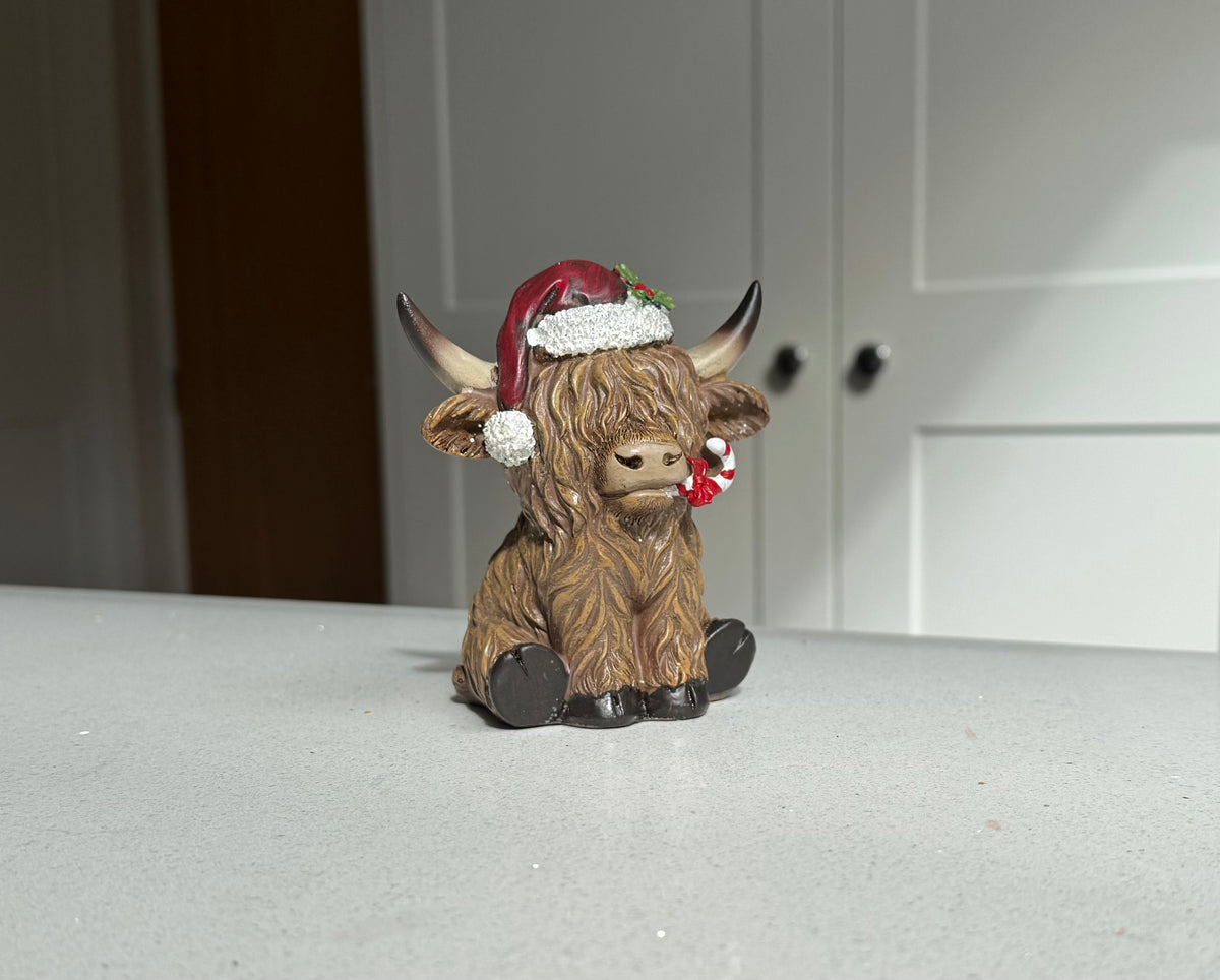 Festive Highland Cow Ornament with Candy Cane – 11cm