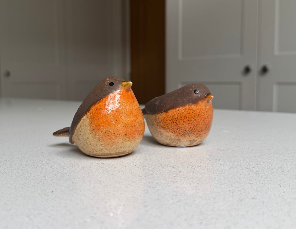 Medium Orange-Breasted Ceramic Robin Ornament – Two Poses