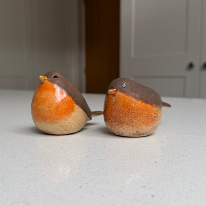 Medium Orange-Breasted Ceramic Robin Ornament – Two Poses