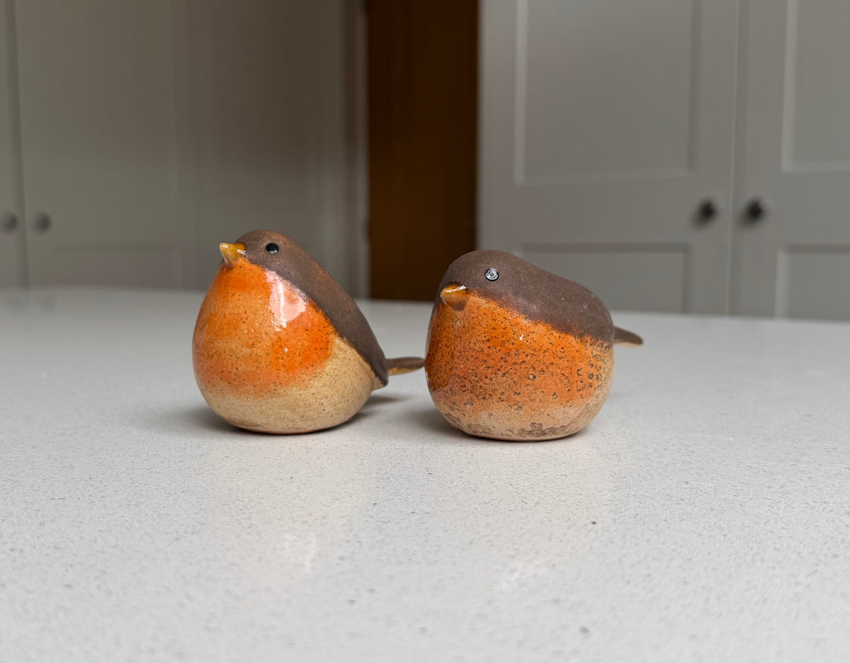 Medium Orange-Breasted Ceramic Robin Ornament – Two Poses