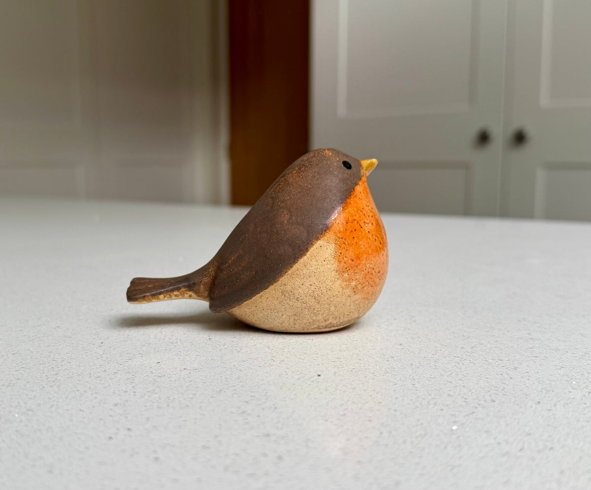 Medium Orange-Breasted Ceramic Robin Ornament – Two Poses