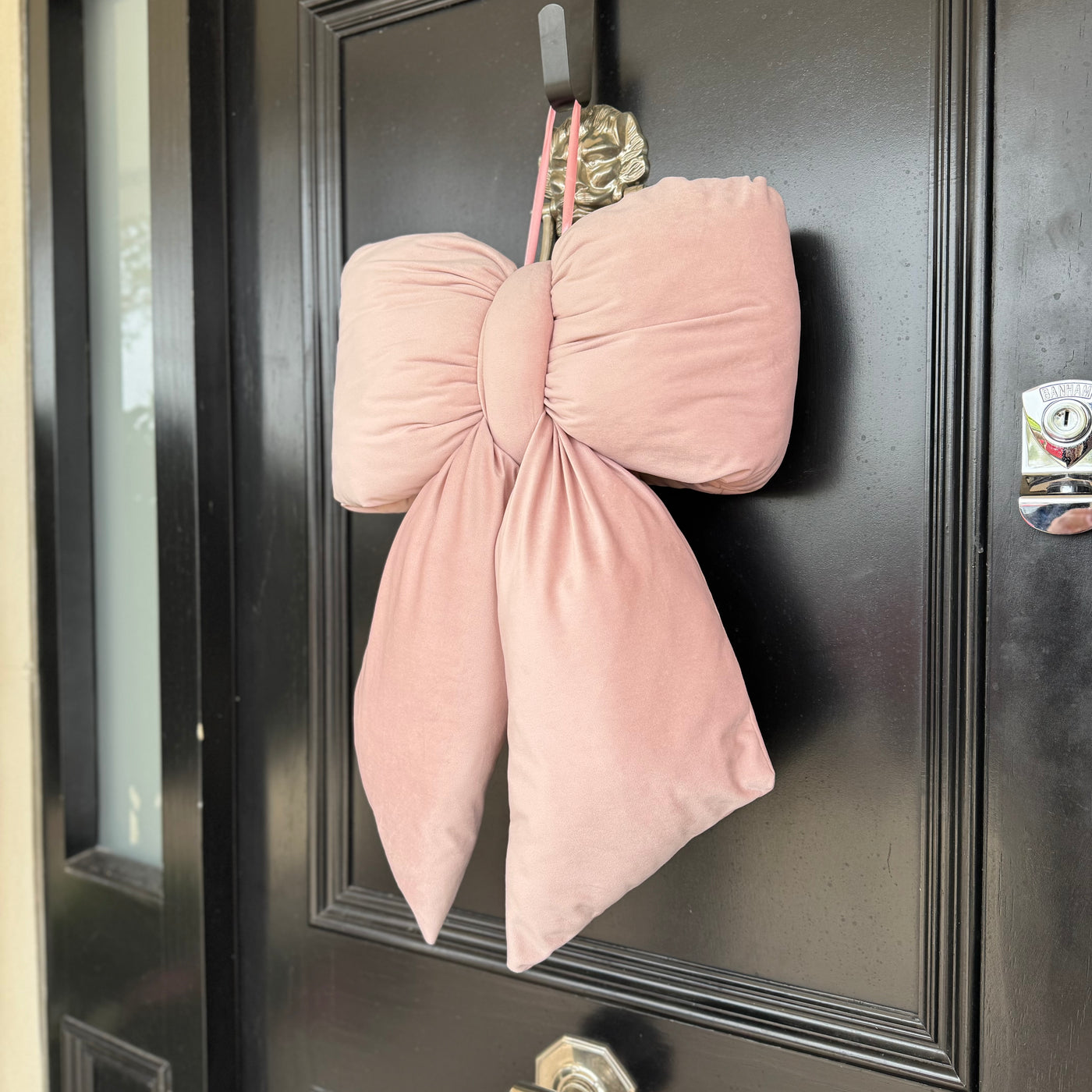 Powder pink velvet plush bow – Extra Large 55cm x 35cm