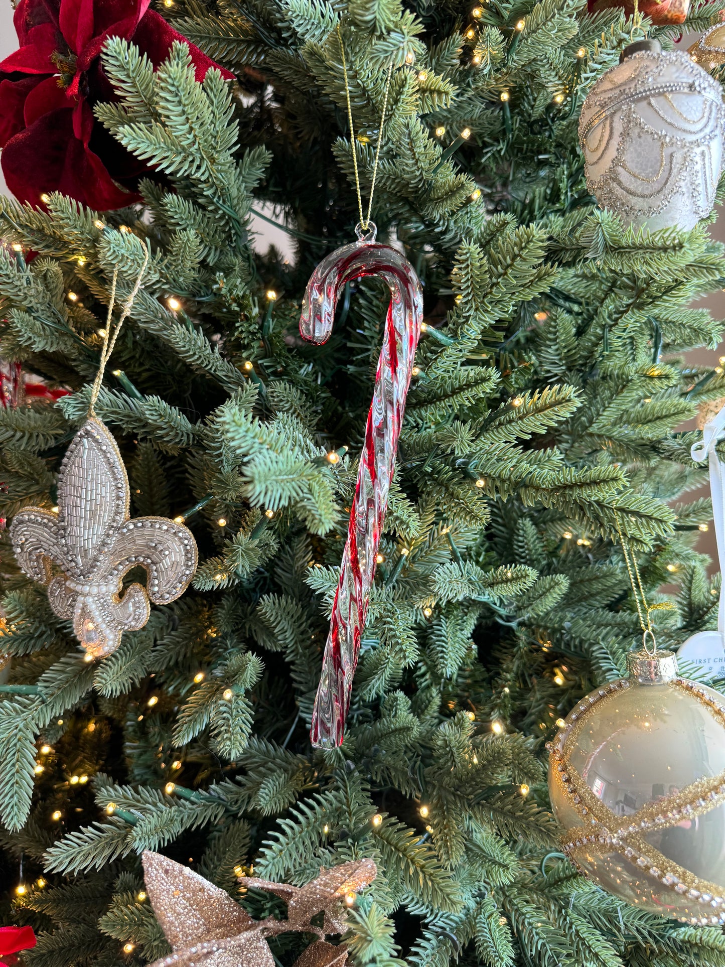 Boule de Noël en verre transparent en forme de canne à sucre