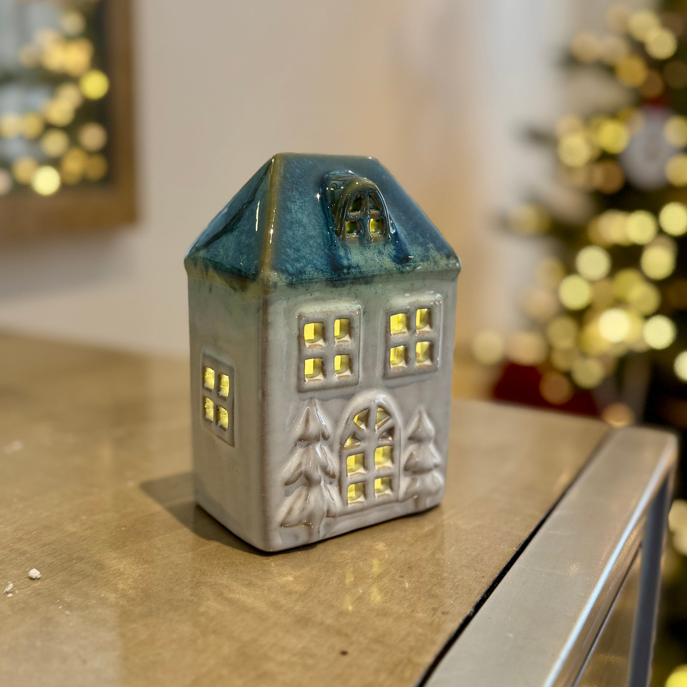Ceramic Light-Up Christmas Houses with Green Roof – Medium (16cm)
