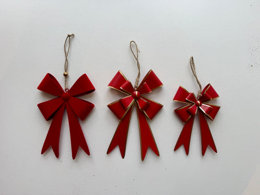 Christmas Red Metal Bow Baubles – Metal Christmas Tree Decoration in Red Velvet and Painted Red