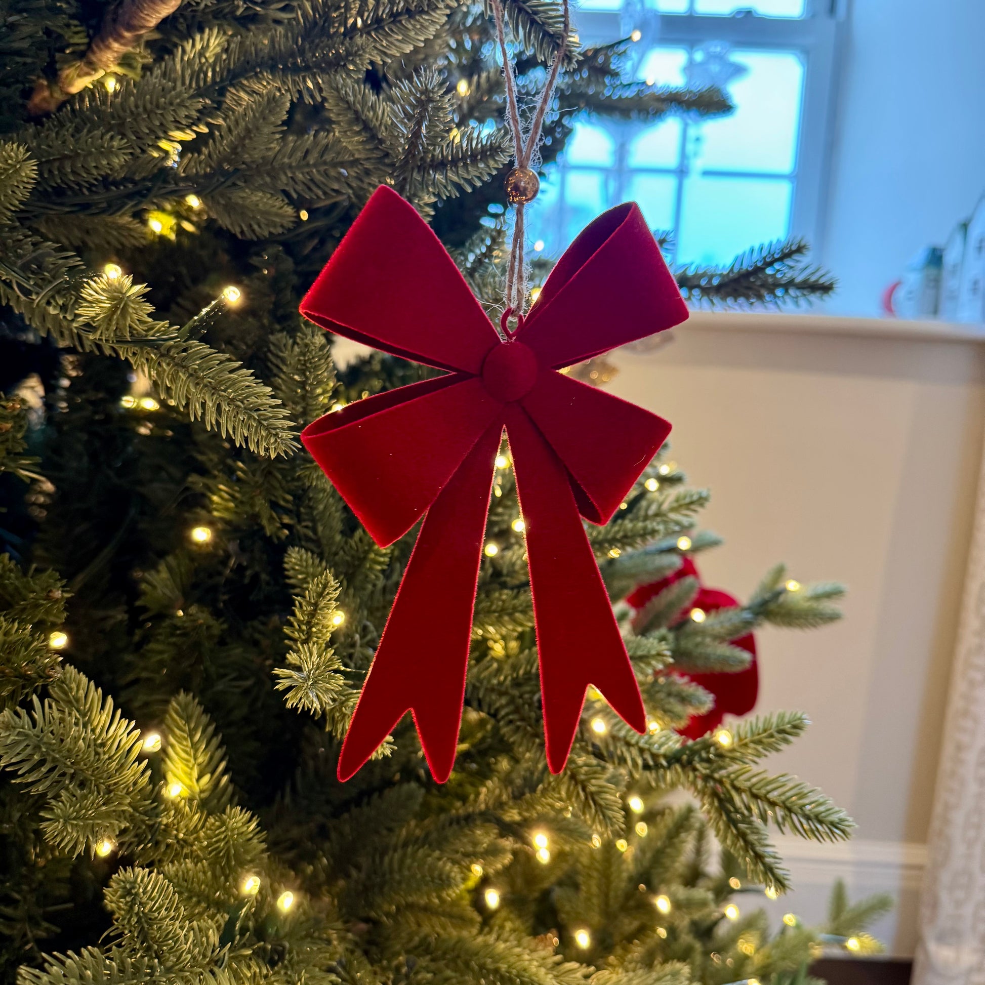 Christmas Red Metal Bow Baubles – Metal Christmas Tree Decoration in Red Velvet and Painted Red – Red & Gold (18cm)