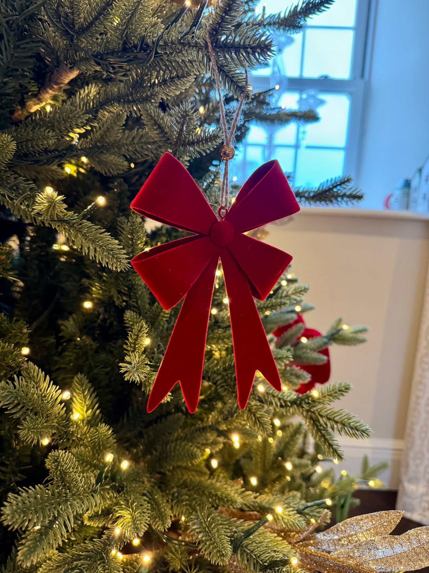 Christmas Red Metal Bow Baubles – Metal Christmas Tree Decoration in Red Velvet and Painted Red