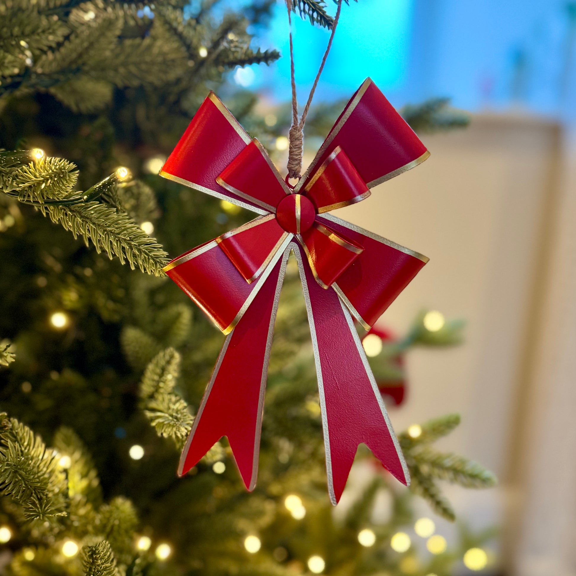 Christmas Red Metal Bow Baubles – Metal Christmas Tree Decoration in Red Velvet and Painted Red – Red & Gold (14.5cm)