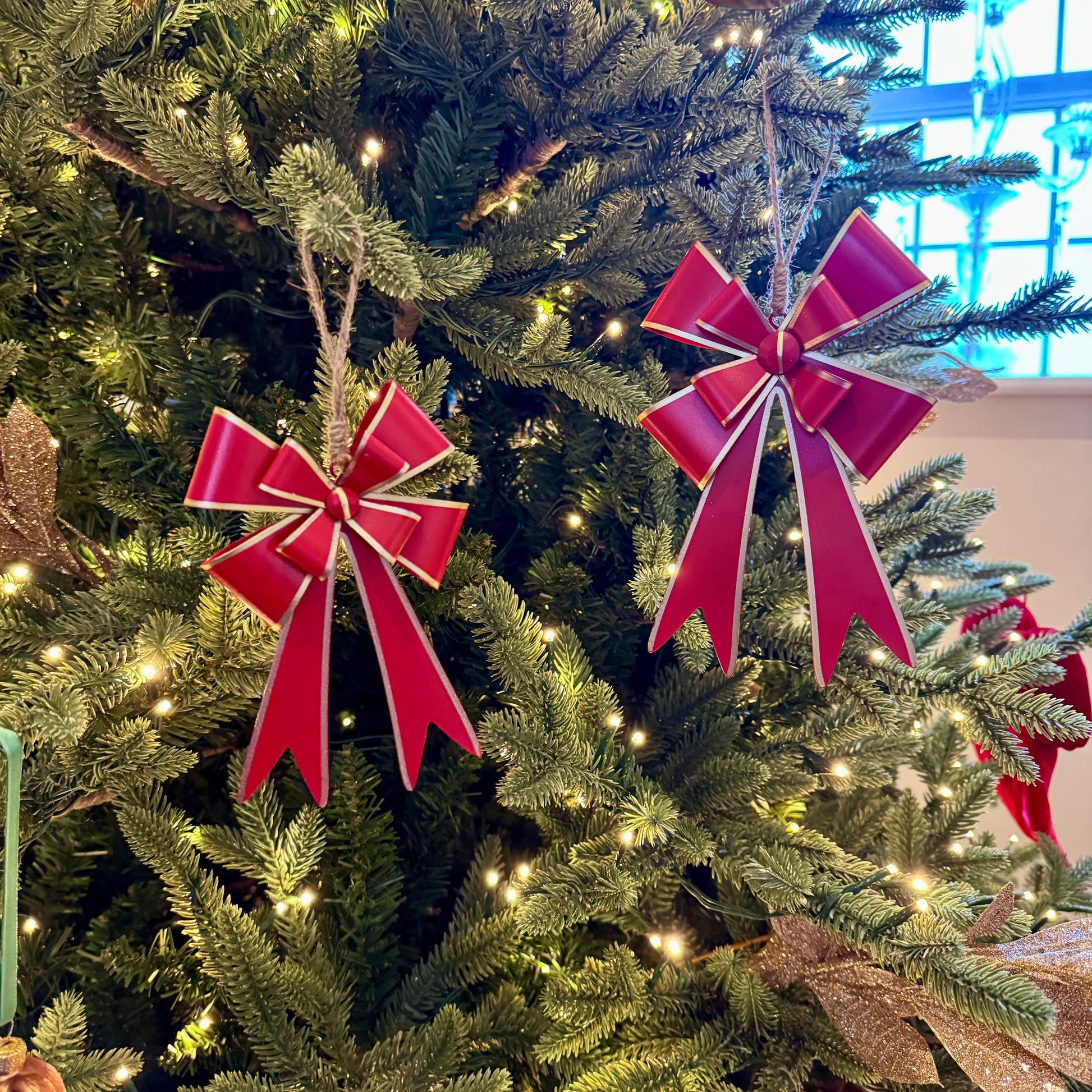 Christmas Red Metal Bow Baubles – Metal Christmas Tree Decoration in Red Velvet and Painted Red