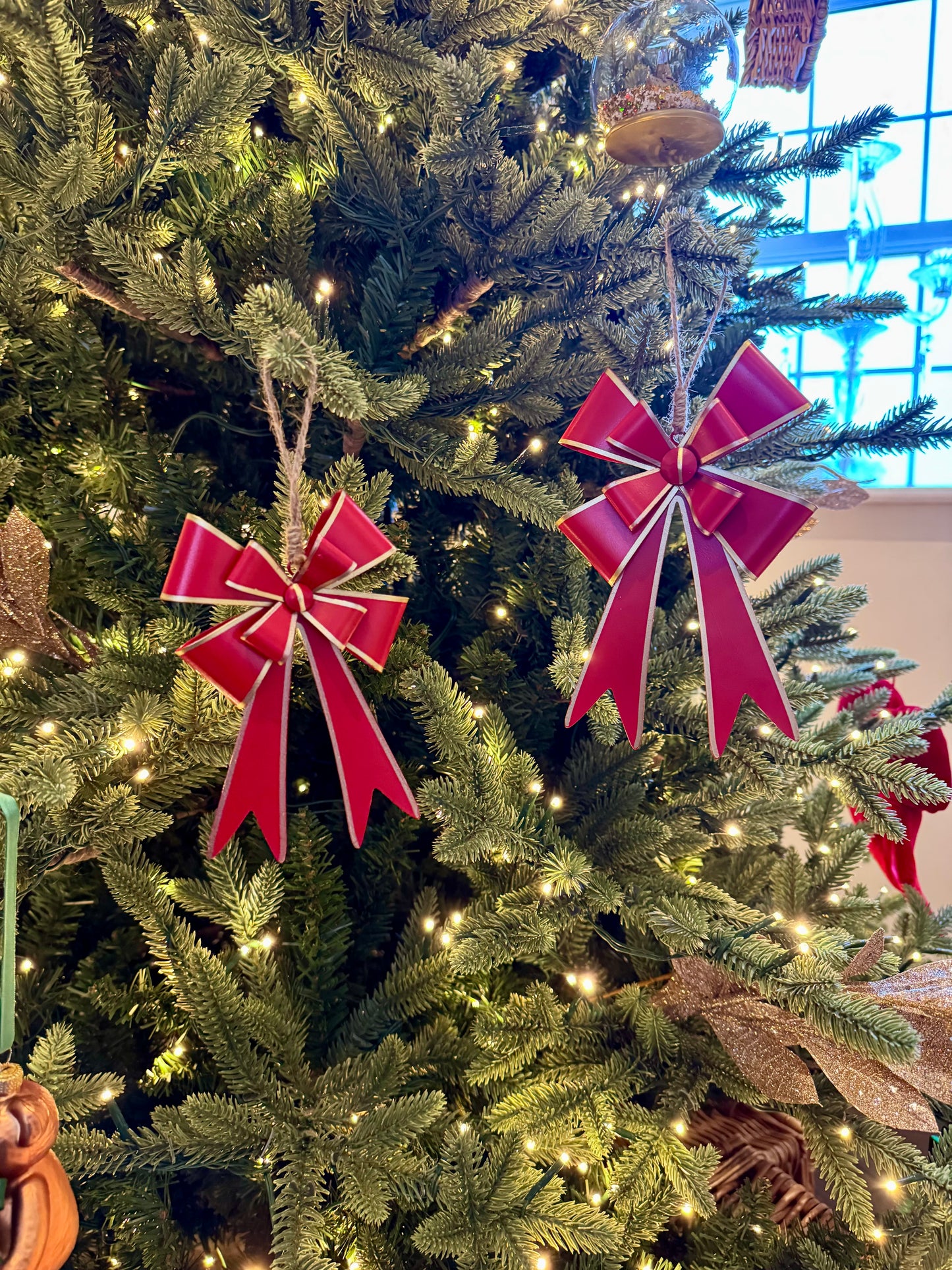 Christmas Red Metal Bow Baubles – Metal Christmas Tree Decoration in Red Velvet and Painted Red