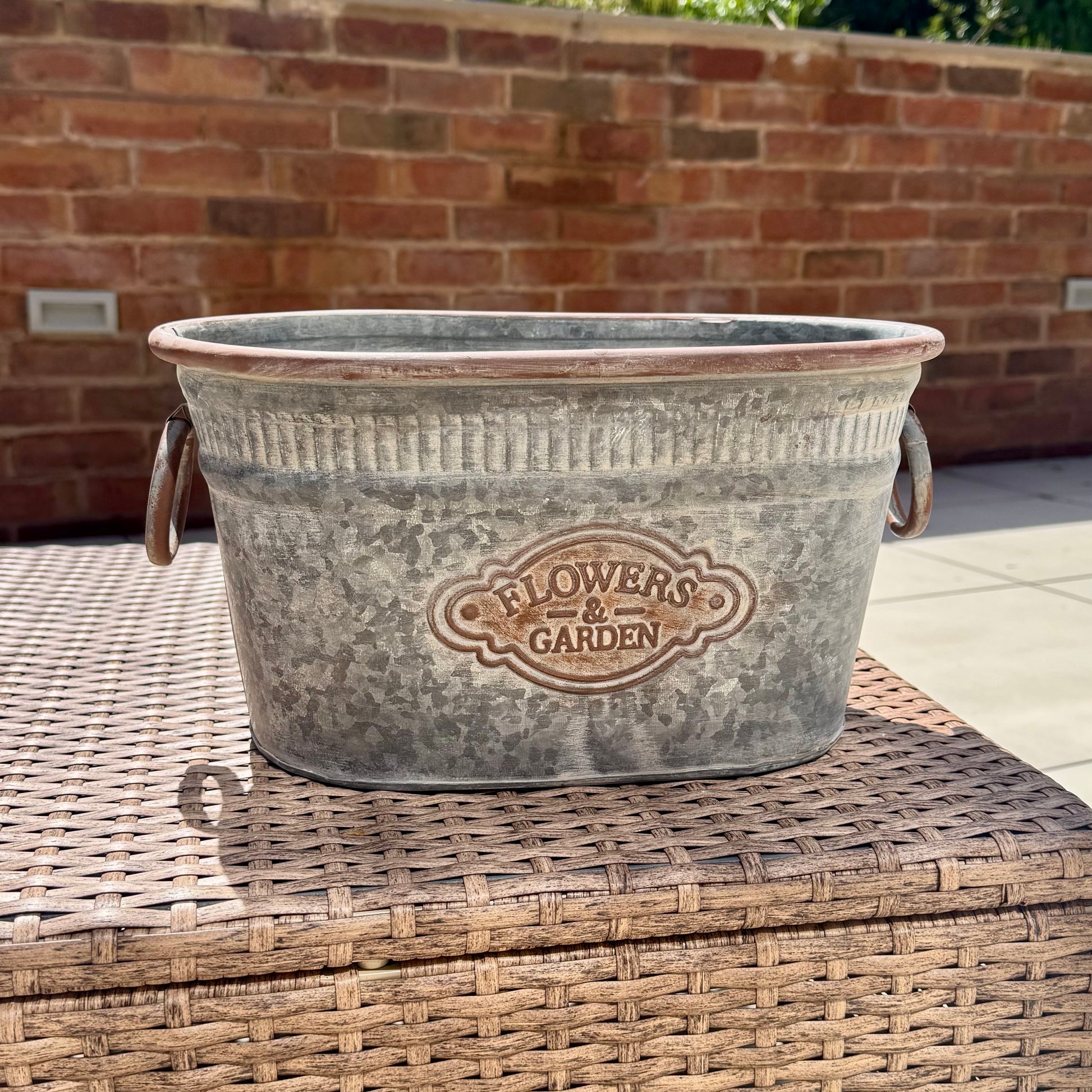 Rustic galvanised metal planter 33cm – Woollaston White