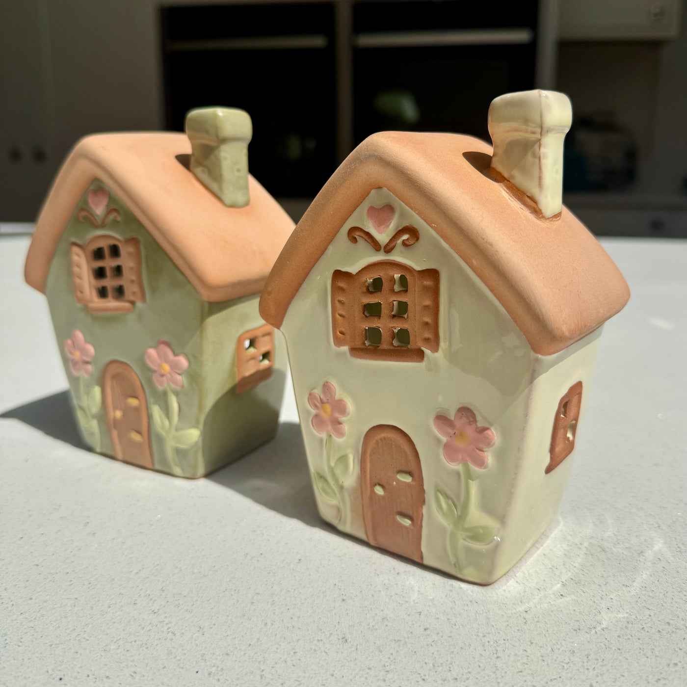 Ceramic Tea Light Houses in Various Colours – Candle Holder – cream