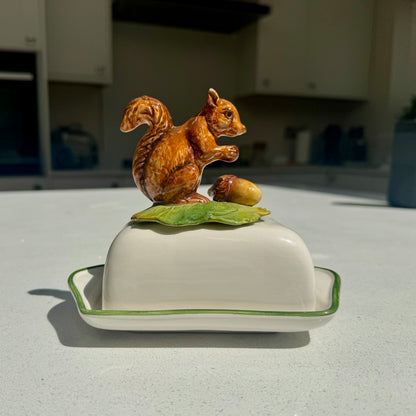 Squirrel ceramic butter dish 17cm – Woollaston White