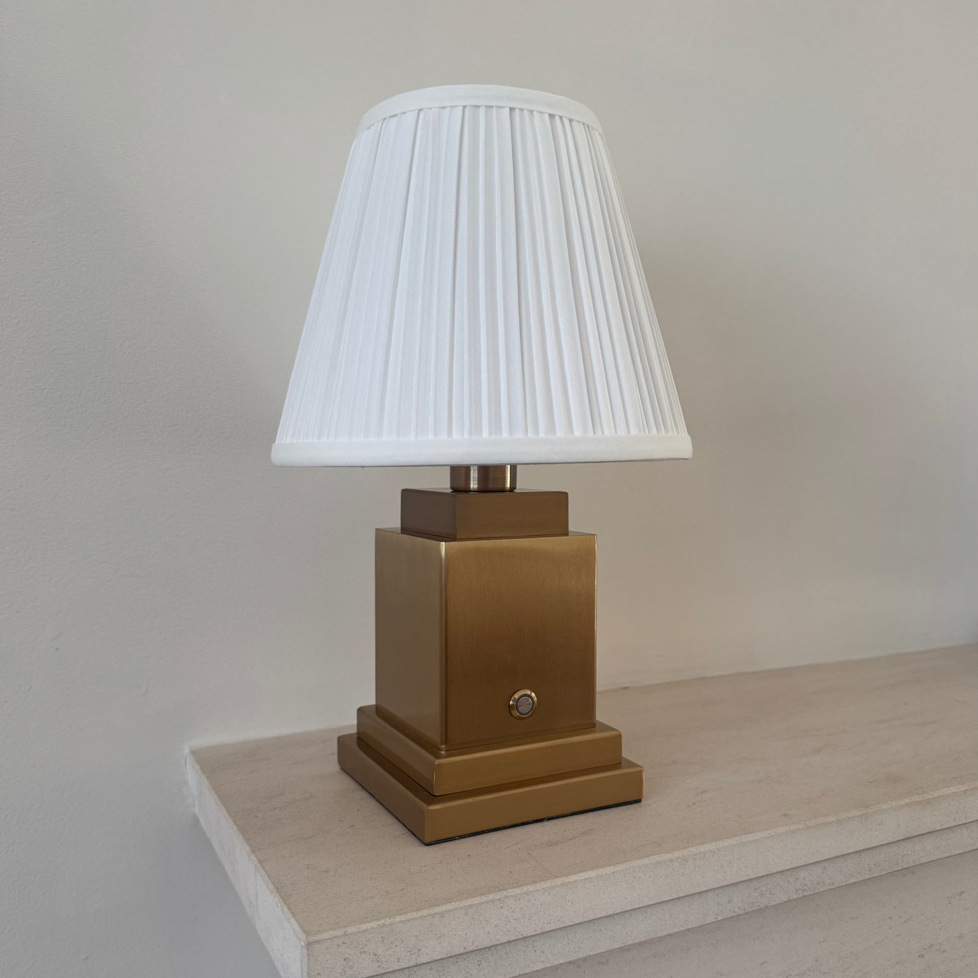 Beaumont USB-C rechargeable gold table lamp