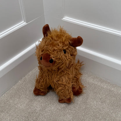Sitting Highland Cow Doorstop – 23cm