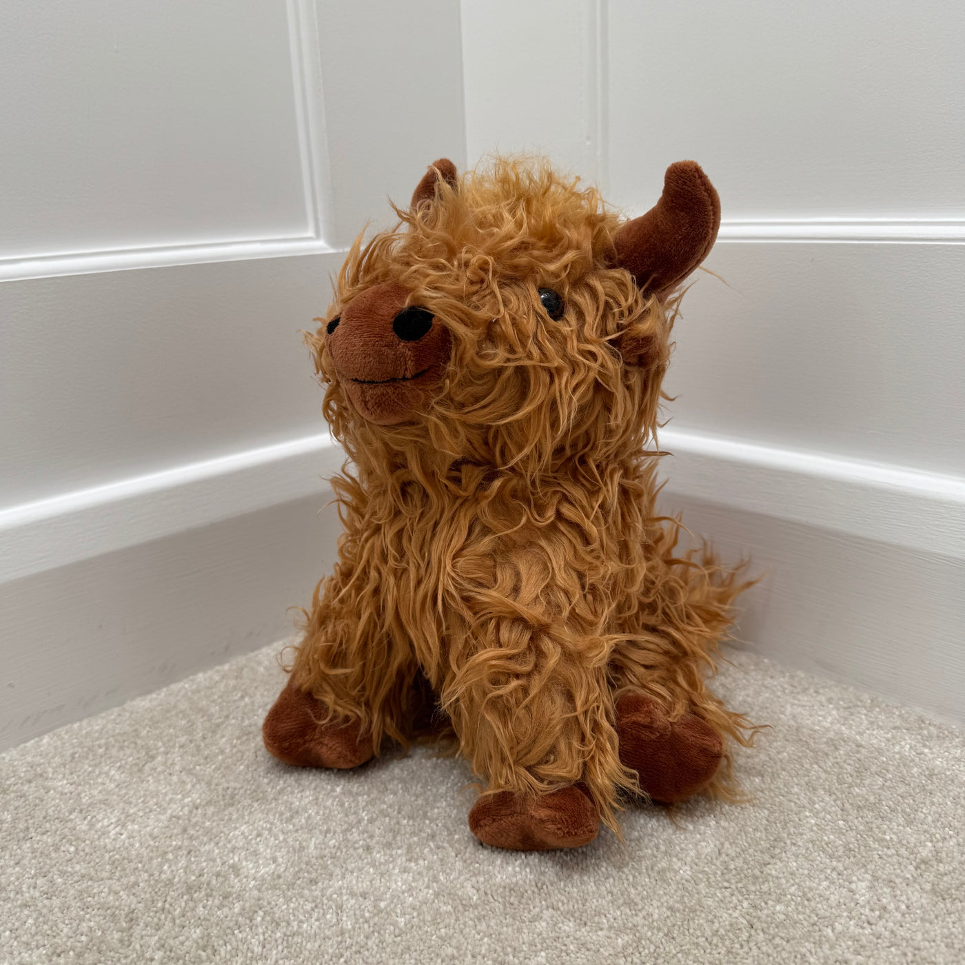 Sitting Highland Cow Doorstop – 23cm