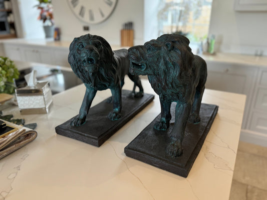 Pair of Ornamental Lions in Resin - Rusted Copper Look Ornament