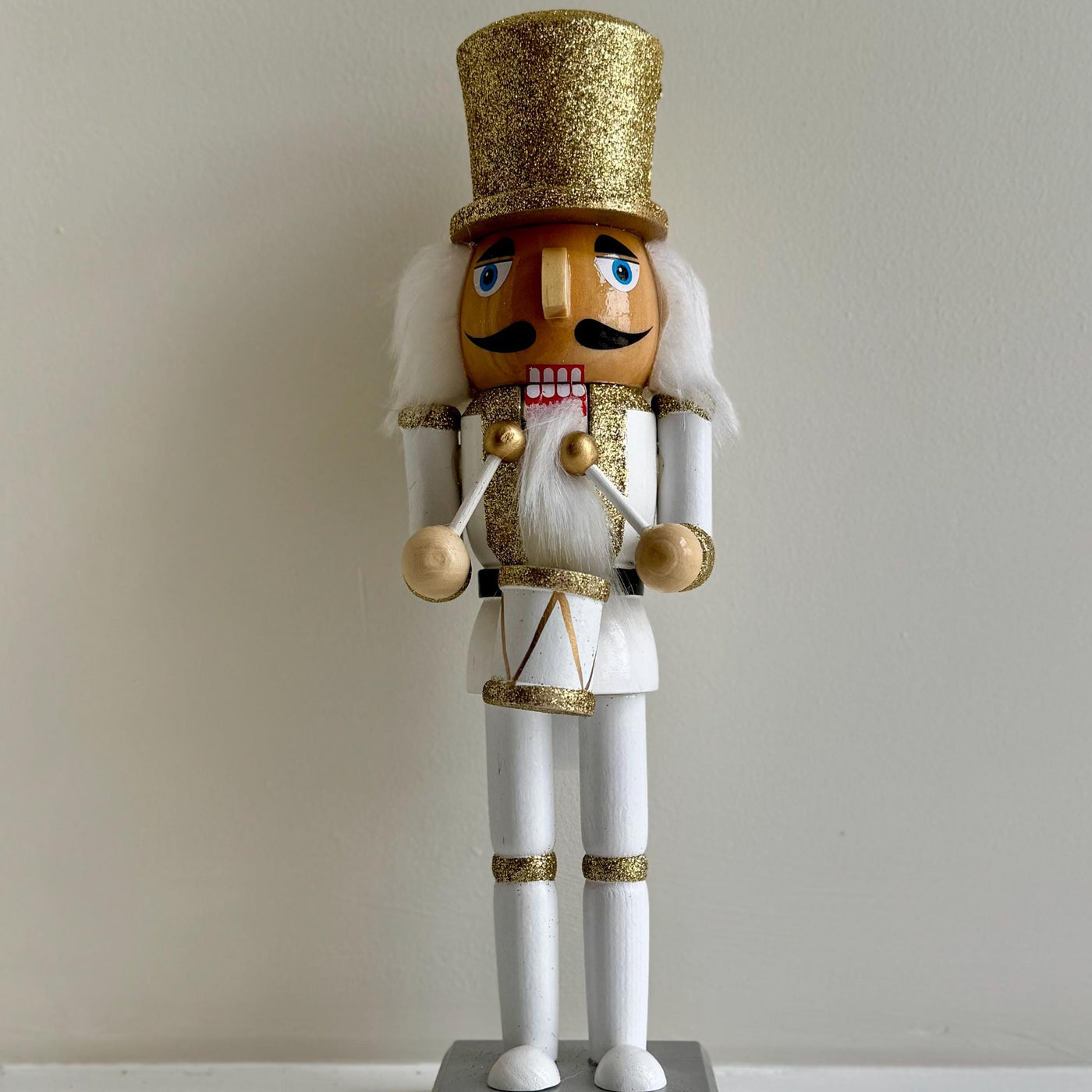 Hand-Painted 26cm White & Gold Nutcracker – Classic Wooden Decoration