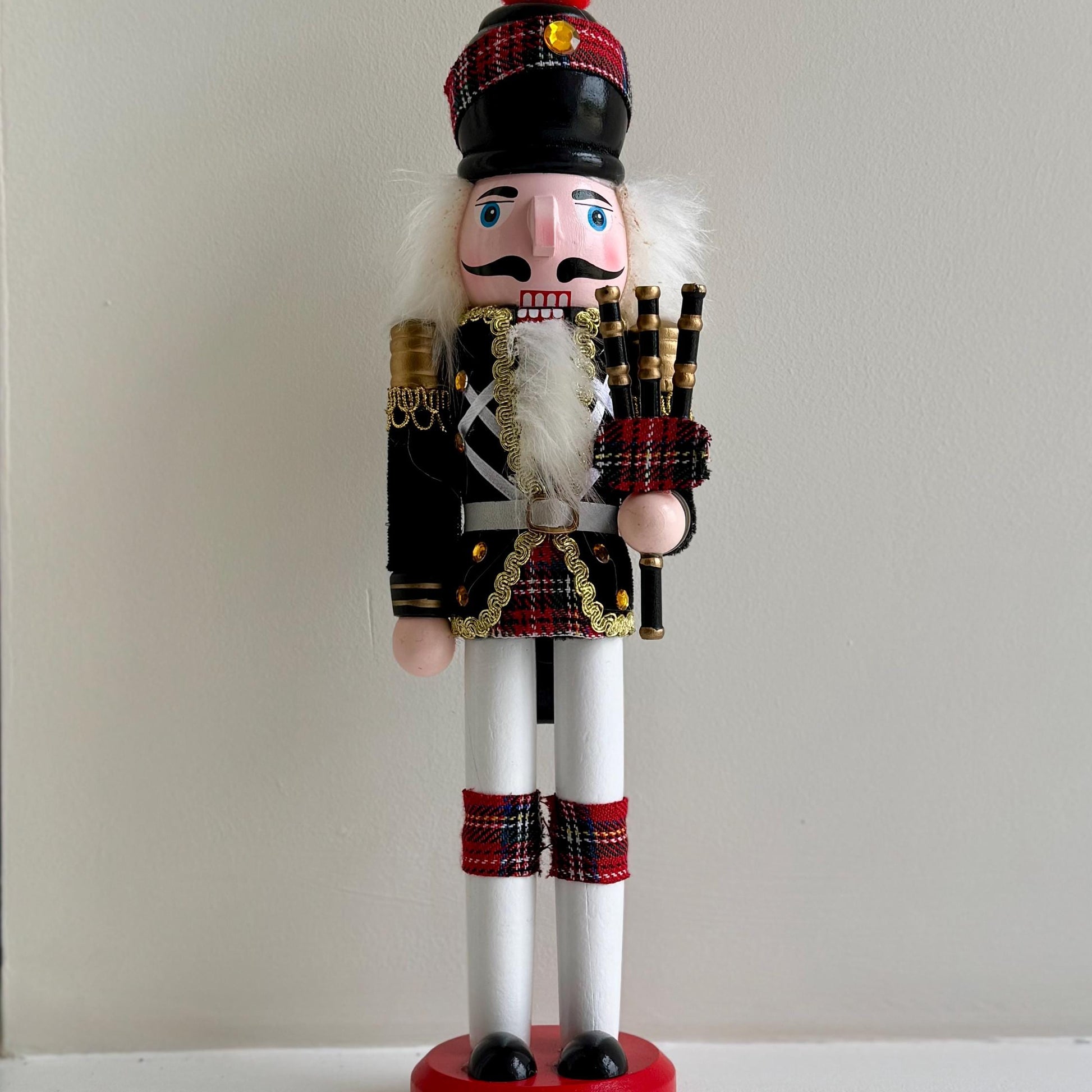 Hand-Painted Scottish Bagpipe Highland Nutcracker – 30cm