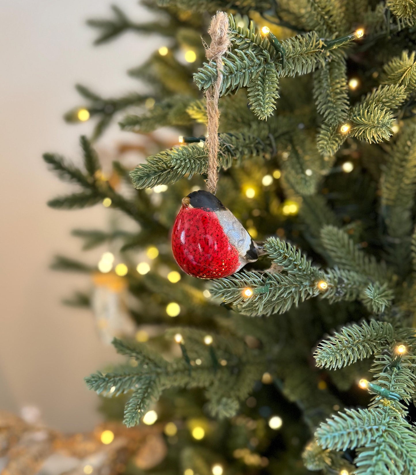 Ceramic Robin Christmas Bauble – 8cm Hanging Tree Decoration