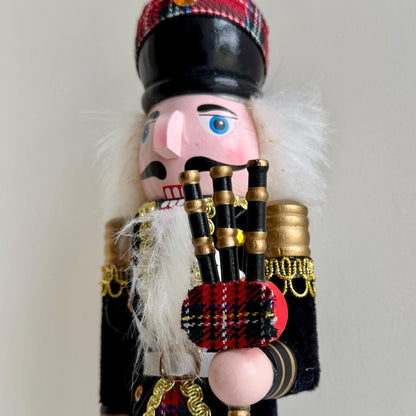 Hand-Painted Scottish Bagpipe Highland Nutcracker – 30cm