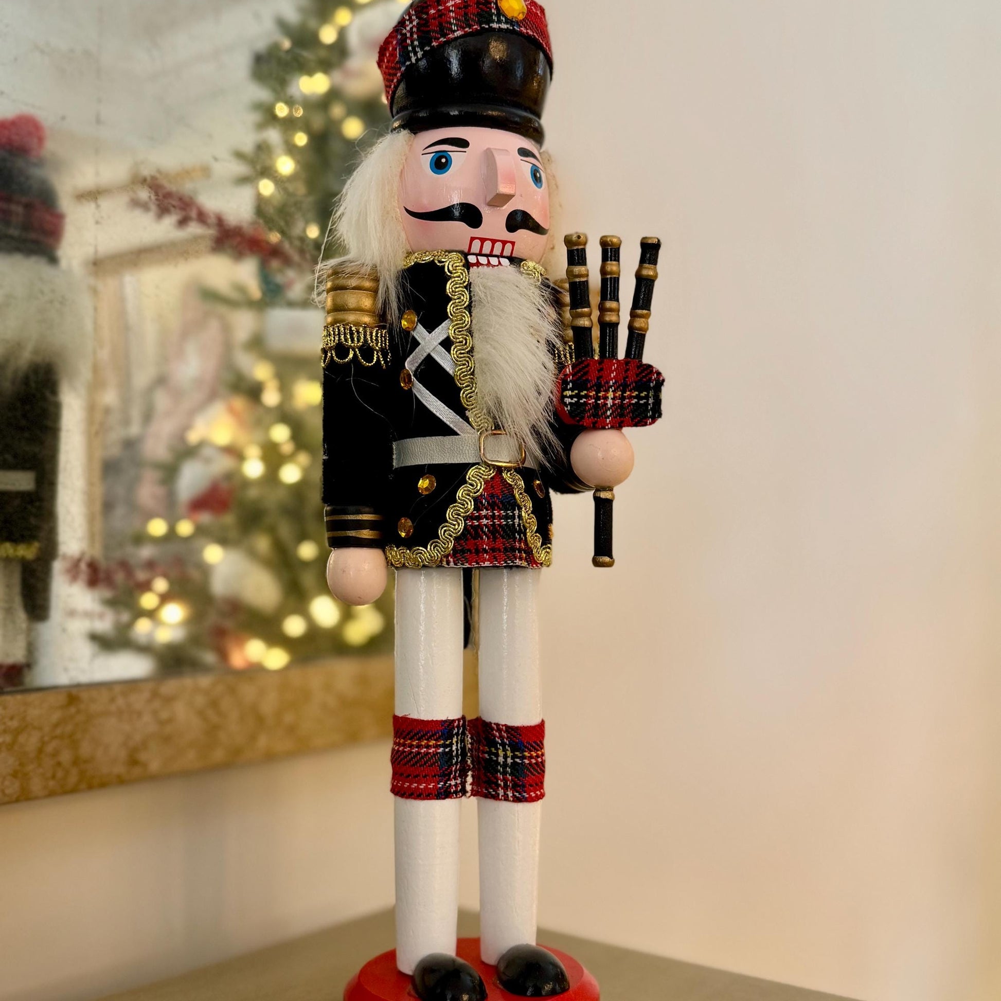 Hand-Painted Scottish Bagpipe Highland Nutcracker – 30cm