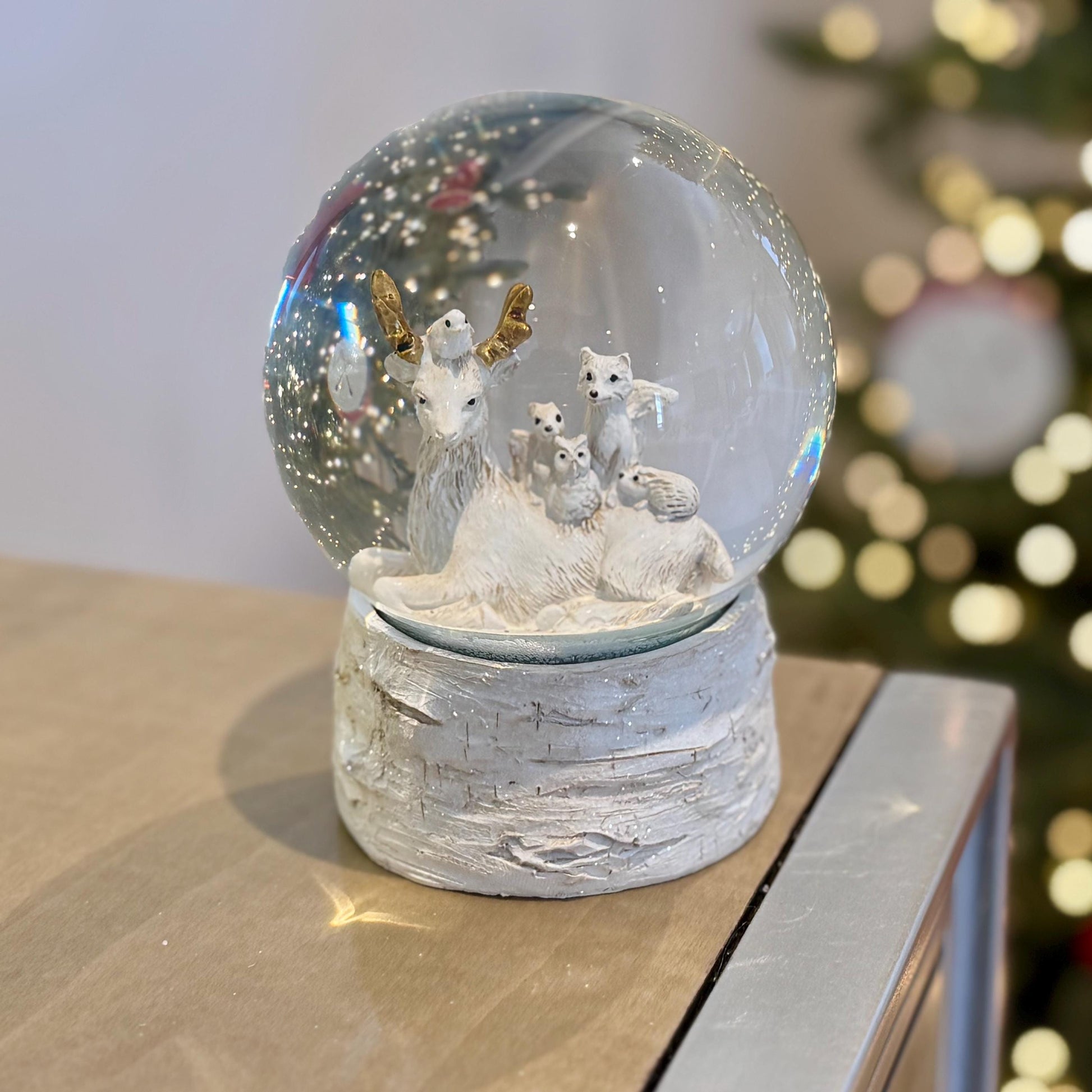 Deer & Woodland Christmas Snow Globes in various sizes – Luxury Holiday Decor – 13.5cm Deer White