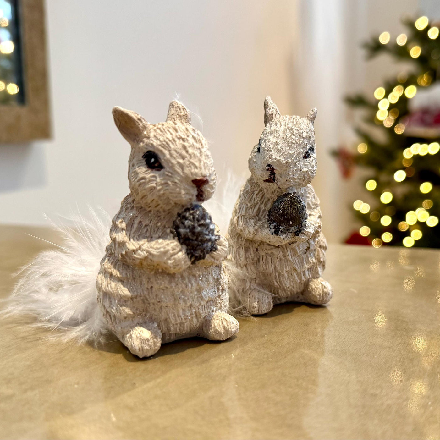 Winter Squirrel Ornaments – Rustic White Christmas Decorations with Pine Cones & Fluffy Tails