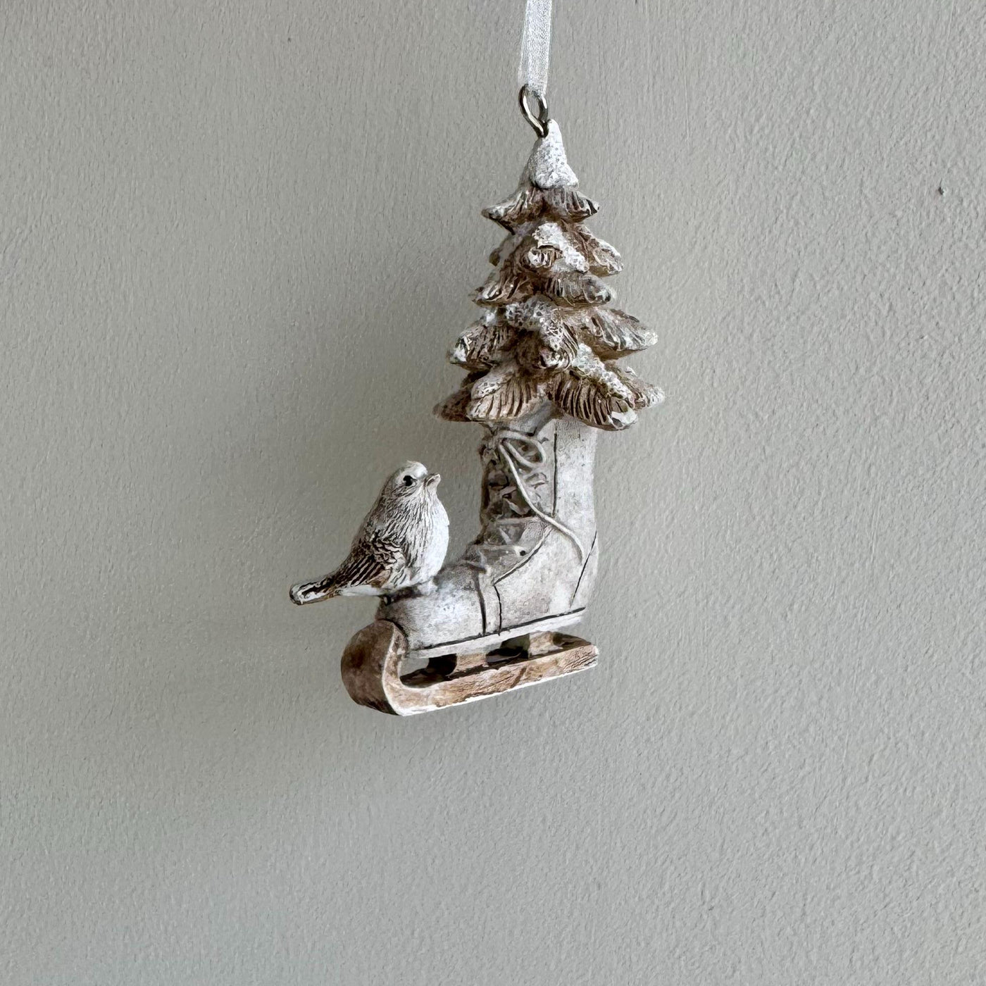 Ice Skate with Robin Christmas Bauble – Rustic Winter Tree Decoration