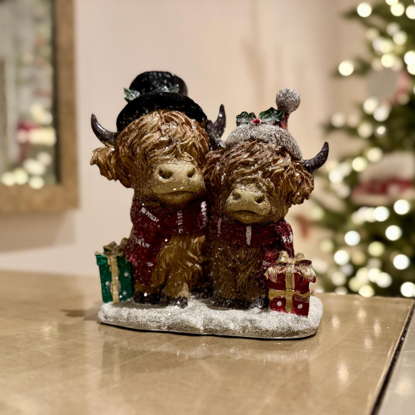 Highland Cow Christmas Ornament – Festive Figurine with Christmas Hat